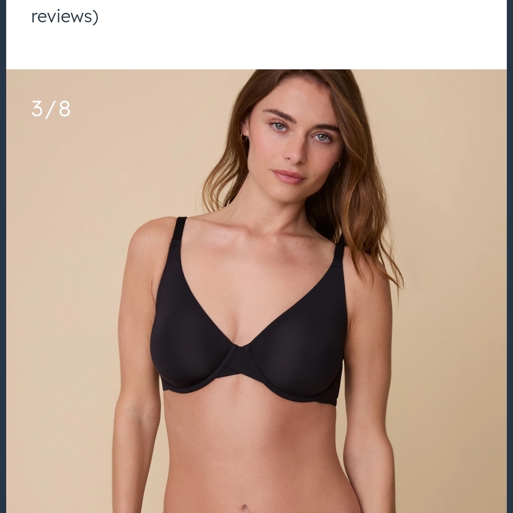 Black Minimalist Wireless Bra with Adjustable Straps
